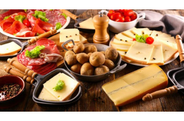 Accords mets et vins : que boire avec une raclette ?